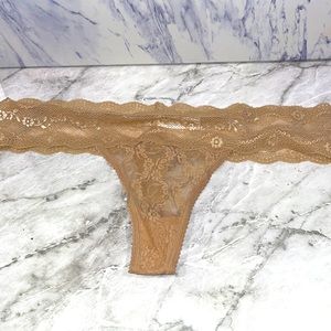 NEW B tempted lace kiss tan thong L